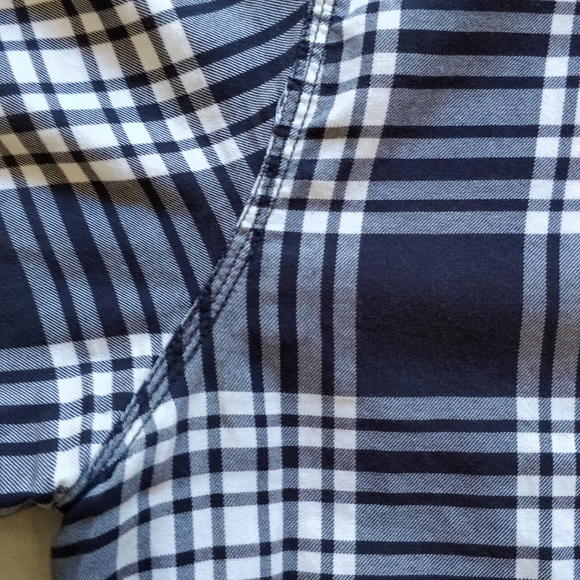 Large plaid GAP button down shirt - Picture 3 of 7